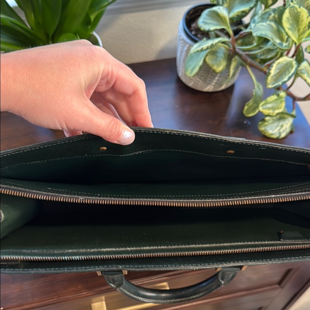 Louis Vuitton Green Leather Briefcase with Structured Design - Picture 9 of 15